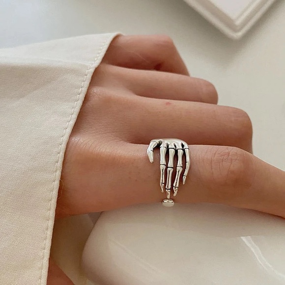 Nordicmoon Jewelry - Nordicmoon Skeleton Hand Ring